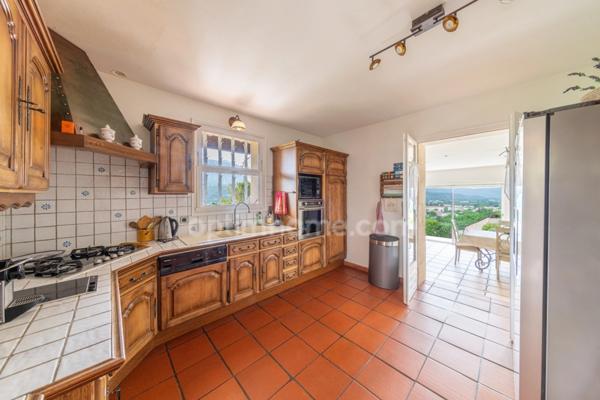 A VENDRE, Maison familiale de 178m² avec piscine, garages et vue splendide à Digne-les-Bains