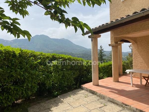 A VENDRE, Maison familiale de 178m² avec piscine, garages et vue splendide à Digne-les-Bains