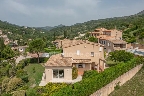 A VENDRE, Maison familiale de 178m² avec piscine, garages et vue splendide à Digne-les-Bains