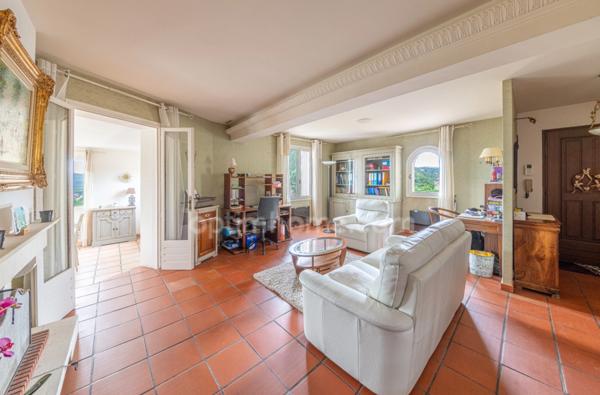 A VENDRE, Maison familiale de 178m² avec piscine, garages et vue splendide à Digne-les-Bains