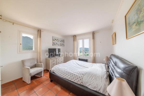 A VENDRE, Maison familiale de 178m² avec piscine, garages et vue splendide à Digne-les-Bains