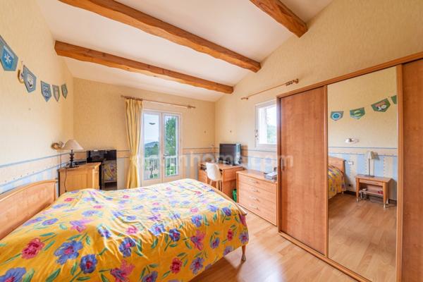 A VENDRE, Maison familiale de 178m² avec piscine, garages et vue splendide à Digne-les-Bains