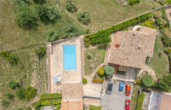 A VENDRE, Maison familiale de 178m² avec piscine, garages et vue splendide à Digne-les-Bains
