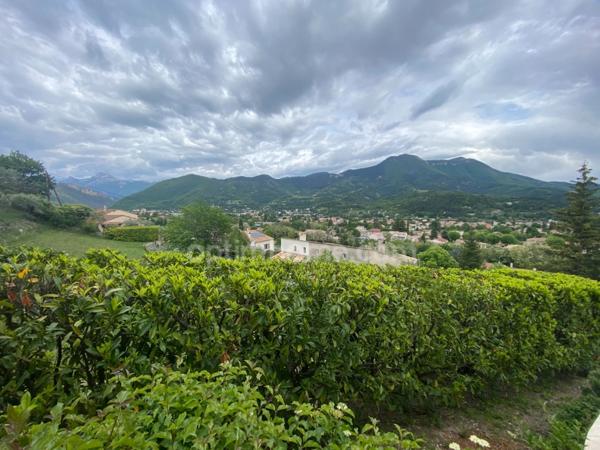 A VENDRE, Maison familiale de 178m² avec piscine, garages et vue splendide à Digne-les-Bains