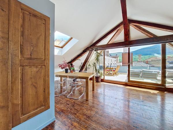 Millau (12100) Appartement de type 5 de Prestige en Dernier Étage – Cœur de Millau