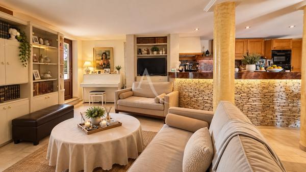 PROPRIETE FORCALQUIER VILLA DEPENDANCE PISCINE HANGAR JARDIN