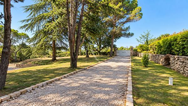 PROPRIETE FORCALQUIER VILLA DEPENDANCE PISCINE HANGAR JARDIN