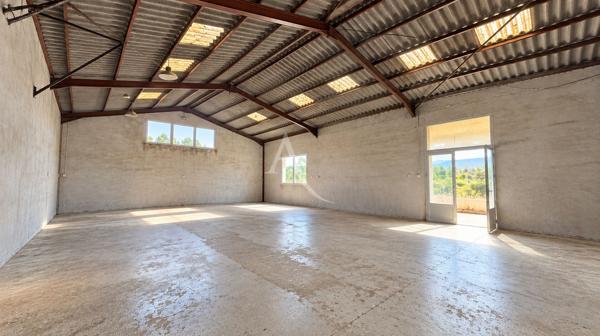 PROPRIETE FORCALQUIER VILLA DEPENDANCE PISCINE HANGAR JARDIN
