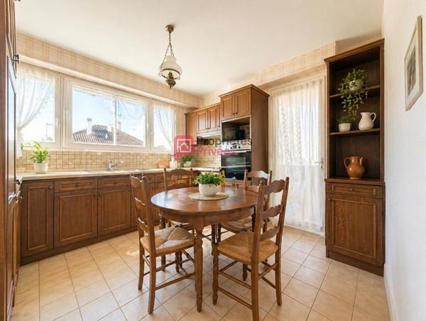 Maison familiale avec balcon, jardin et fort potentiel ? À rénover