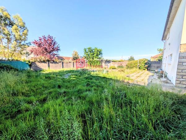 Maison familiale avec balcon, jardin et fort potentiel ? À rénover