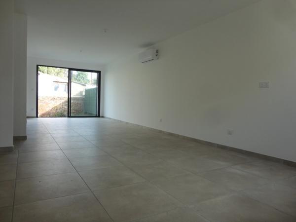 Dpt Pyrénées Orientales (66), à vendre PERPIGNAN villa 2 faces P4 de 93.2 m² jardin et 2 parkings