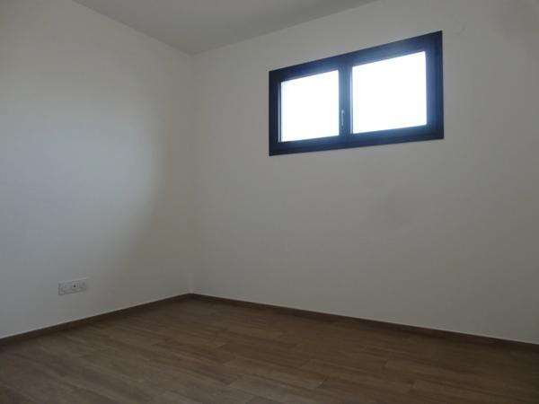 Dpt Pyrénées Orientales (66), à vendre PERPIGNAN villa 2 faces P4 de 93.2 m² jardin et 2 parkings