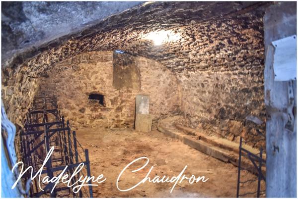 BOURAY-SUR-JUINE – MAISON EN PIERRE À RÉNOVER, BEAU POTENTIEL 4 CHAMBRES