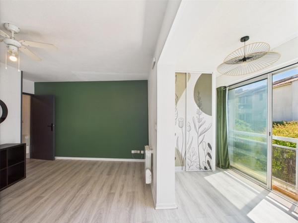 À VENDRE EN EXCLUSIVITÉ – Face à la plage, appartement avec parking privatif