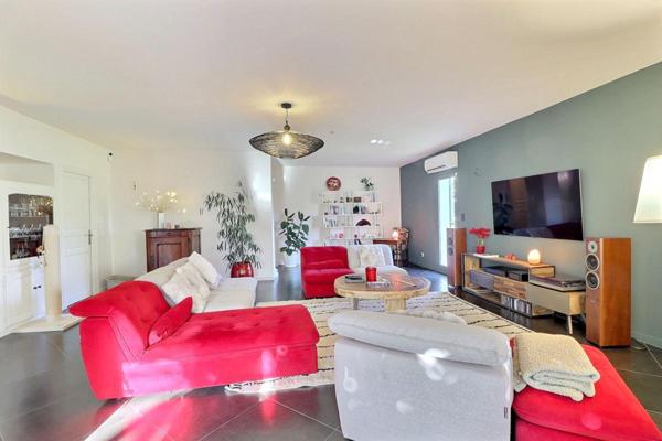 SANARY SUR MER - Les Genêts d'or - A 12 Minutes à pied de la plage de la Gorguette - Au calme absolu - Villa coup de coeur 5 pièces