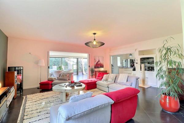 SANARY SUR MER - Les Genêts d'or - A 12 Minutes à pied de la plage de la Gorguette - Au calme absolu - Villa coup de coeur 5 pièces