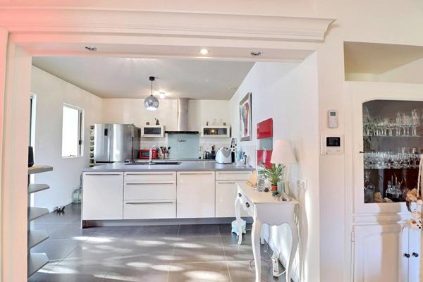 SANARY SUR MER - Les Genêts d'or - A 12 Minutes à pied de la plage de la Gorguette - Au calme absolu - Villa coup de coeur 5 pièces