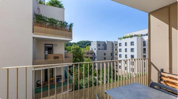 Appartement
         1 pièce
        - 28 m² 175 000 € *