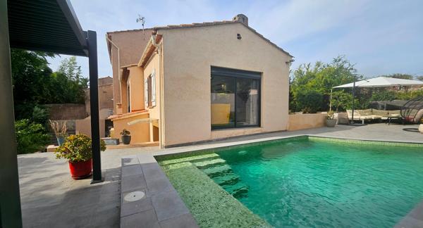 Maison T6 de 115m² sur parcelle de 480m², piscine, stationnement, au calme