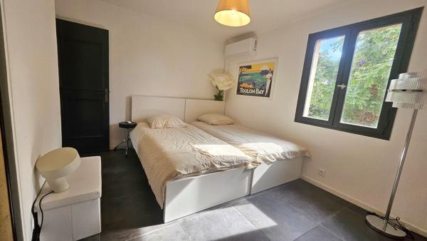 Maison T6 de 115m² sur parcelle de 480m², piscine, stationnement, au calme
