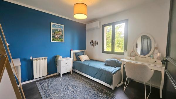 Maison T6 de 115m² sur parcelle de 480m², piscine, stationnement, au calme