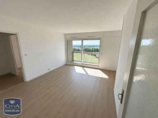 Appartement à louer 2 pièces 54m² Cholet (49300)