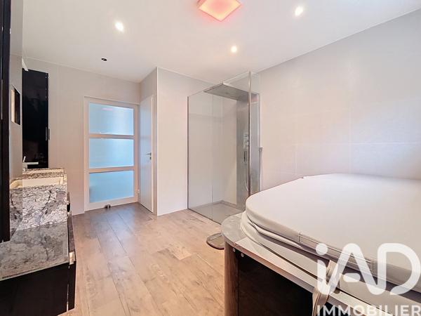 Maison à vendre 9 pièces 446 m² Besançon