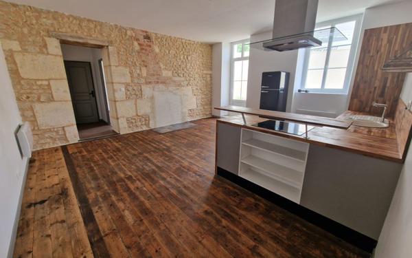 Immeuble à vendre    23 pièces •  Saint-Jean-d'Angély