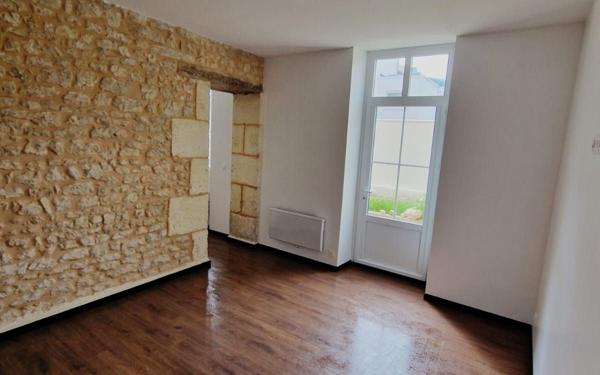 Immeuble à vendre    23 pièces •  Saint-Jean-d'Angély