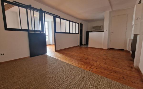 Immeuble à vendre    23 pièces •  Saint-Jean-d'Angély