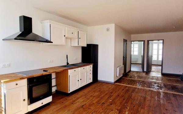 Immeuble à vendre    23 pièces •  Saint-Jean-d'Angély