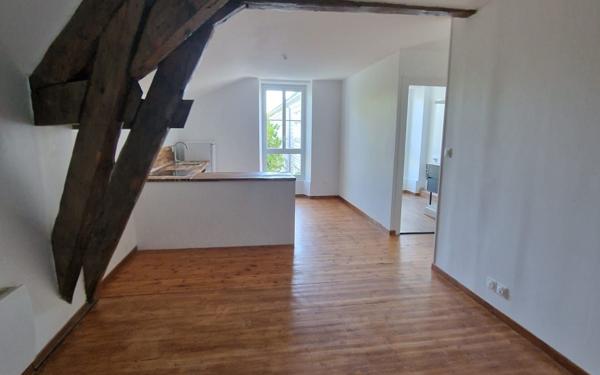 Immeuble à vendre    23 pièces •  Saint-Jean-d'Angély