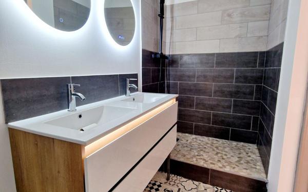 Immeuble à vendre    23 pièces •  Saint-Jean-d'Angély