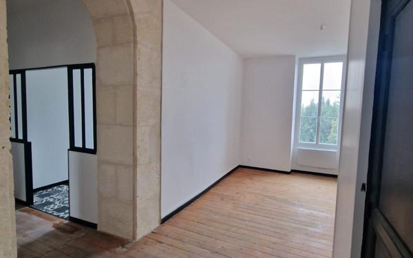 Immeuble à vendre    23 pièces •  Saint-Jean-d'Angély