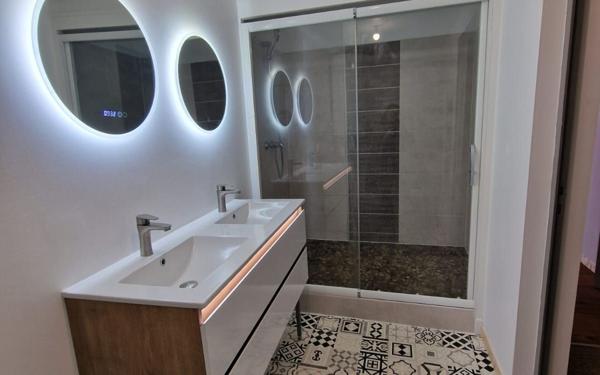 Immeuble à vendre    23 pièces •  Saint-Jean-d'Angély