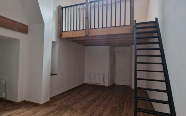 Immeuble à vendre    23 pièces •  Saint-Jean-d'Angély