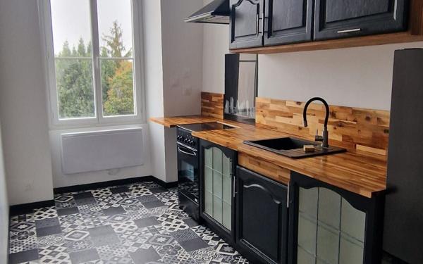 Immeuble à vendre    23 pièces •  Saint-Jean-d'Angély