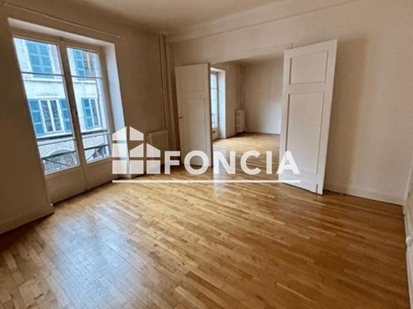 Location Appartement 2 pièces 51 m² - 3 RUE ROYALE Annecy 74000