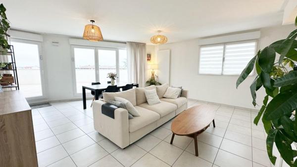 ANNEMASSE  Appartement  T4 en attique , 91 m2, terrasse 80 M2, vue panoramique , 799000 euros