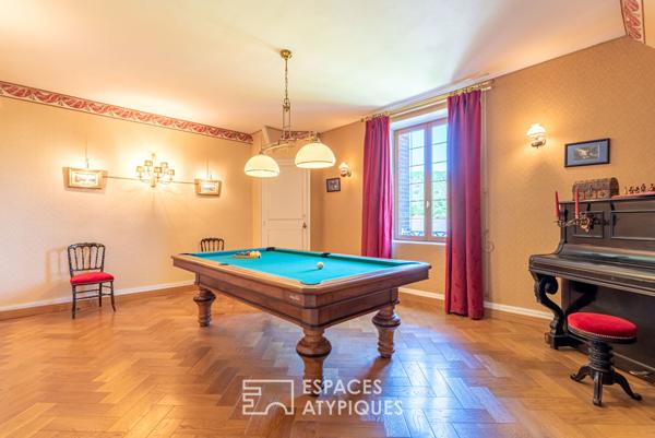 Villa Belle Epoque, dépendances et parc paysager en coeur de village