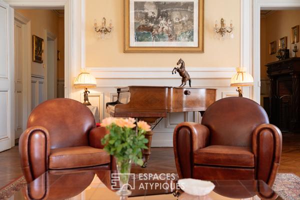 Villa Belle Epoque, dépendances et parc paysager en coeur de village