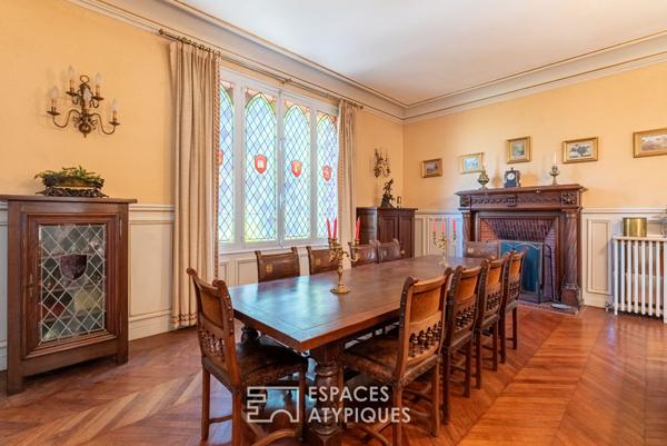 Villa Belle Epoque, dépendances et parc paysager en coeur de village