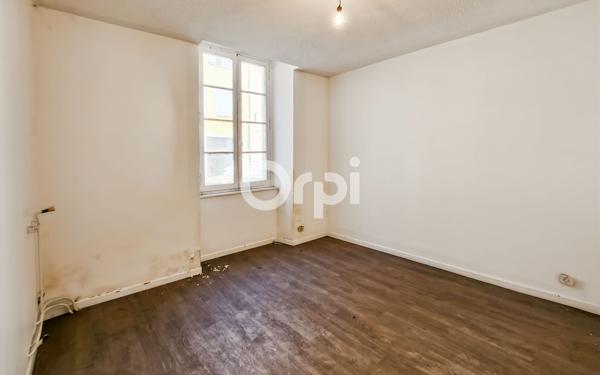 Appartement à vendre    2 pièces •  Oloron-Sainte-Marie