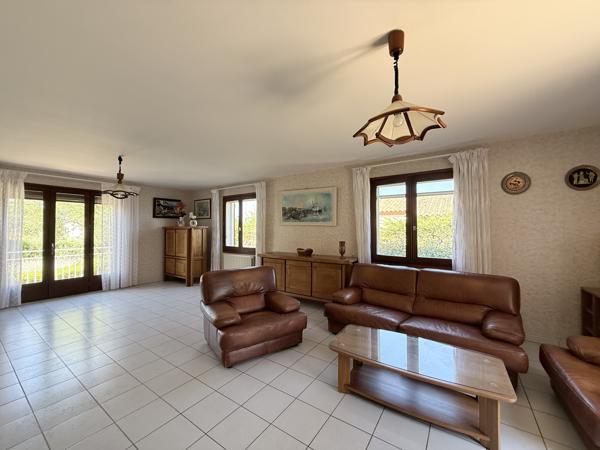 Juvignac, villa avec terrasse sur grande parcelle