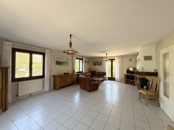 Juvignac, villa avec terrasse sur grande parcelle