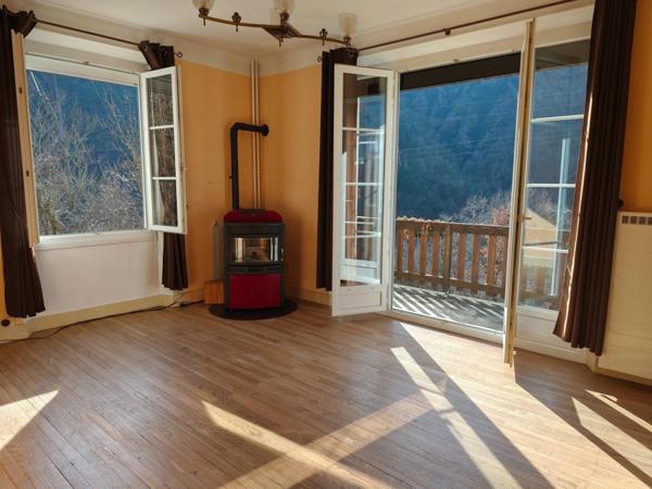 Maison 130 m² rénovée, 4 chambres, grand salon, garage