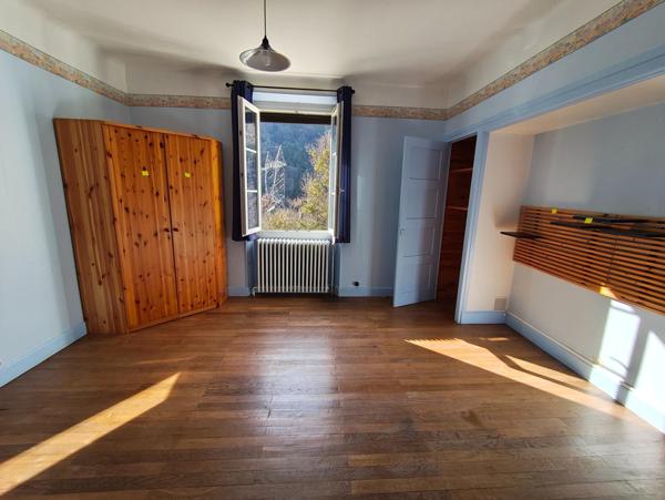 Maison 130 m² rénovée, 4 chambres, grand salon, garage