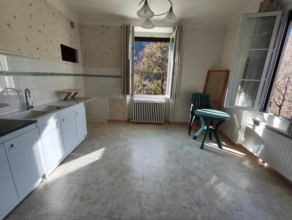 Maison 130 m² rénovée, 4 chambres, grand salon, garage