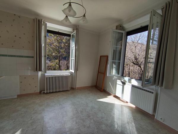 Maison 130 m² rénovée, 4 chambres, grand salon, garage