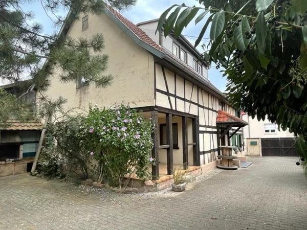 Charmante Maison de Ville Atypique de 160 m² - Proche de Toutes Commodités